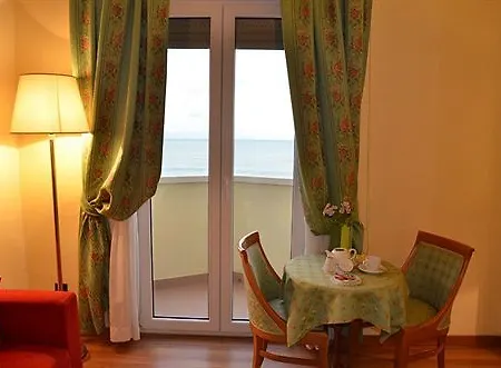 Grand Hotel