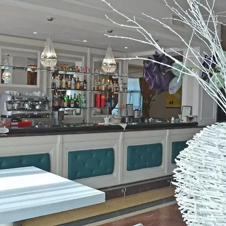 蒙特西尔瓦诺格兰德酒店 Montesilvano Marina