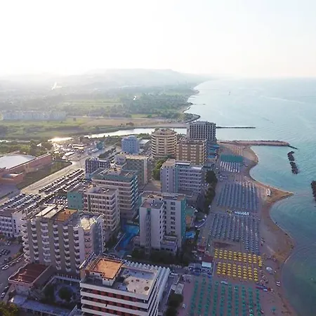 蒙特西尔瓦诺格兰德酒店 酒店 Montesilvano Marina