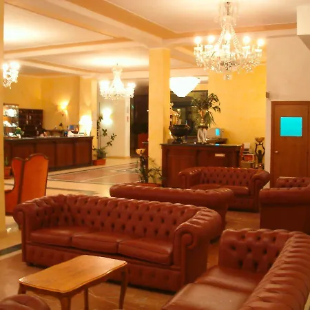 蒙特西尔瓦诺格兰德酒店 酒店 Montesilvano Marina